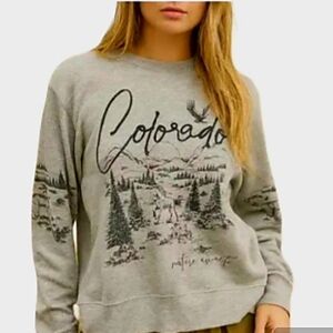 Avra Women's Gray Colorado Rocky Mountains Pullover Oversize Sweatshirt. Size M